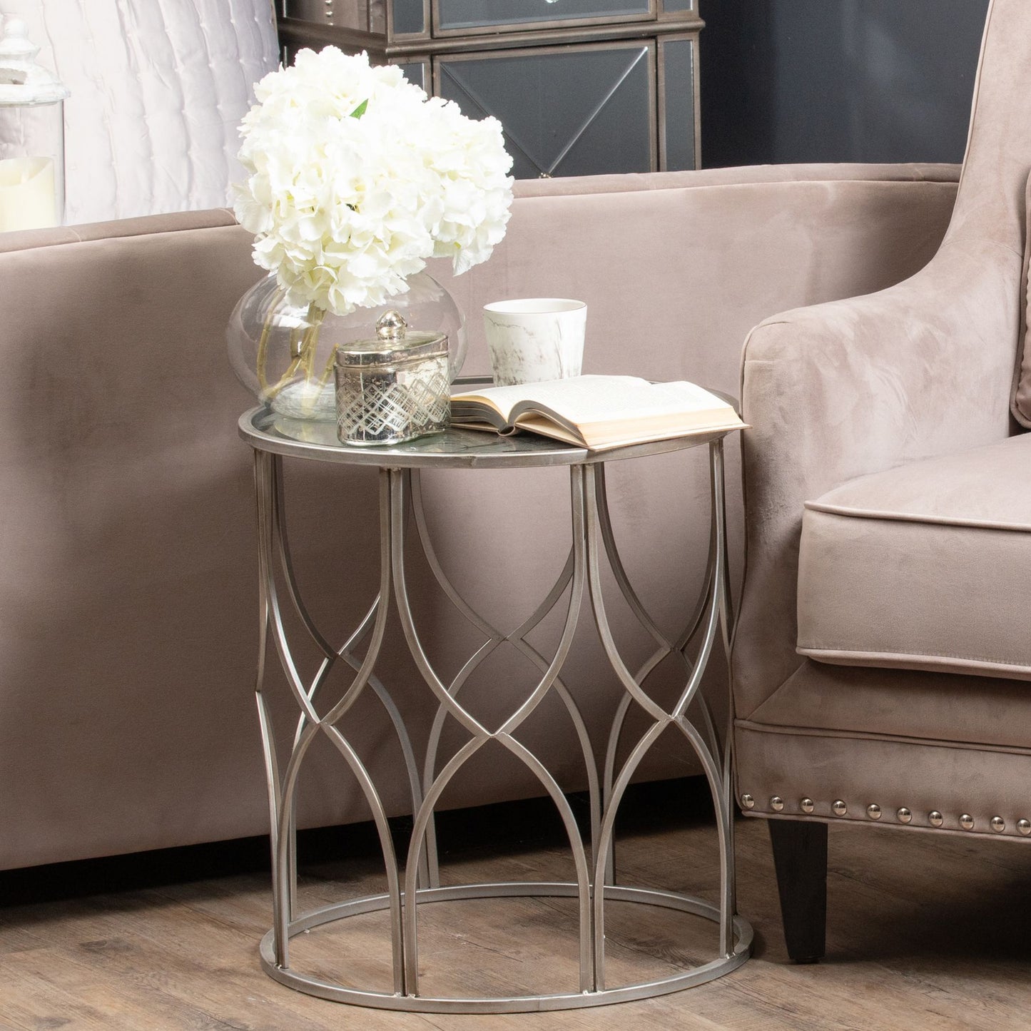 Set of two side tables
