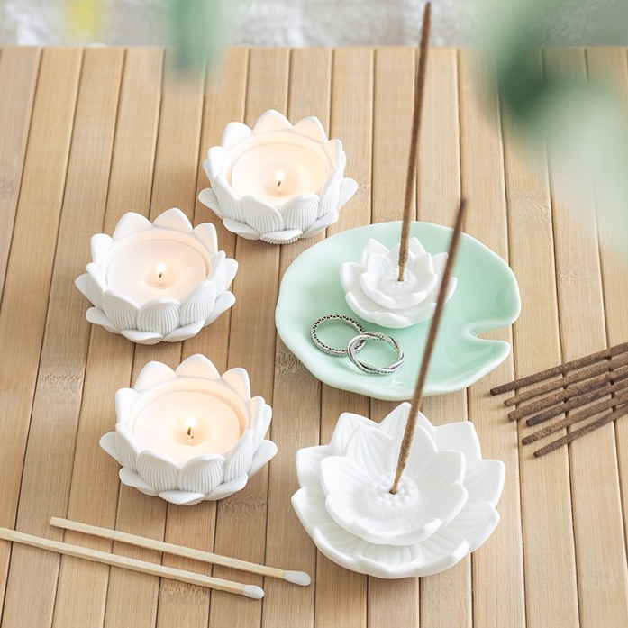 Set of 3 White Lotus Flower Tealight Holders